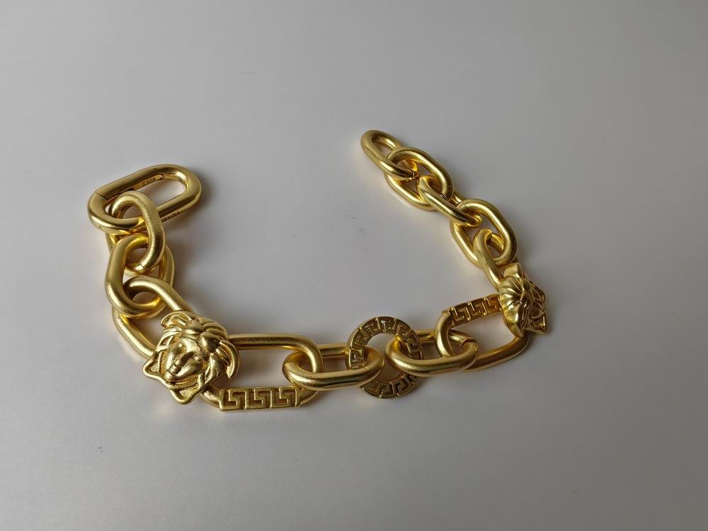 Versace bracelet lyh24